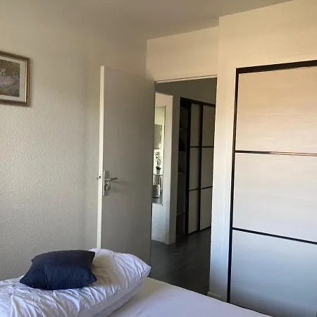 A La Decouverte De *